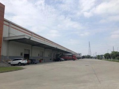 鐘秀東路標(biāo)準(zhǔn)廠房，12米16噸行車，升降平臺，大車方便
