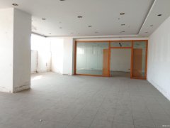 市中心，地鐵口，2樓商鋪出租，好停車，雙樓梯