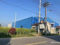 層高7.6米，兩臺3噸行車，電容量400KVA，大車可進(jìn)